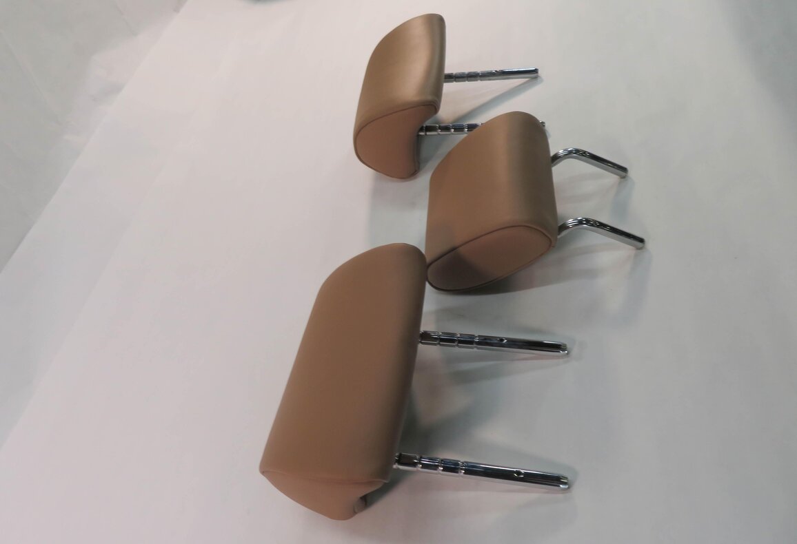 Thumbnail 2: 2010 BMW 750i (F01) REAR - LEFT / CENTER / RIGHT - HEADREST SET (SADDLE BROWN)