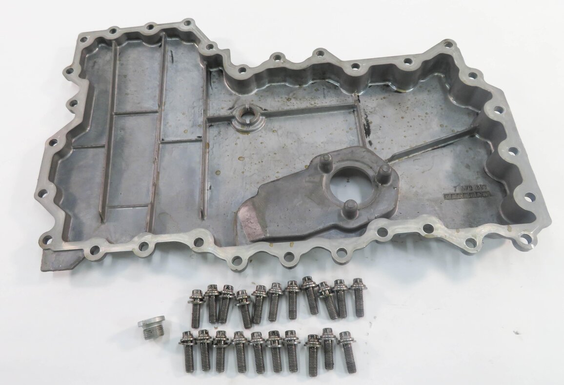 10-17 BMW 550i 650i 750i B6 B7 4.4L TWIN TURBO AWD X-DRIVE LOWER ENGINE OIL PAN
