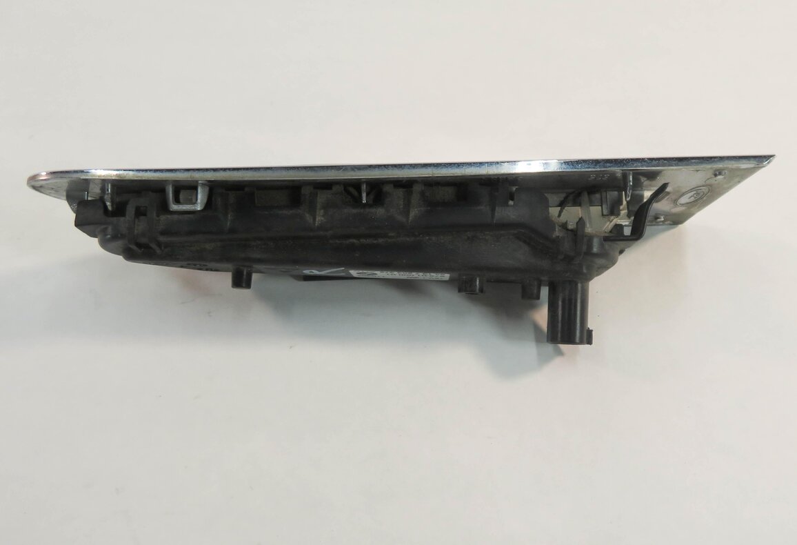 Thumbnail 4: 09-12 BMW 740i 750i 760i (F01) RIGHT FRONT FENDER TURN SIGNAL MARKER LIGHT LAMP