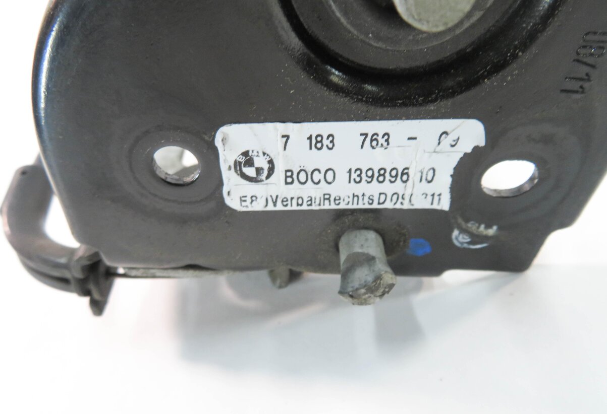 Thumbnail 8: 2010 BMW 750i (F01) FRONT HOOD SAFETY LATCH SET w/ CABLES