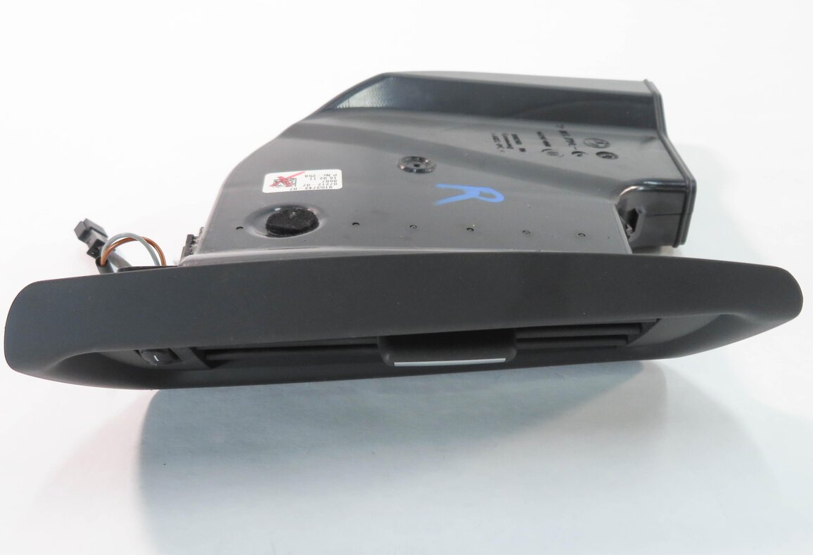 Thumbnail 6: 2010 BMW 750i (F01) RIGHT PASSENGER REAR PILLAR HEATER A/C AIR VENT (BLACK)