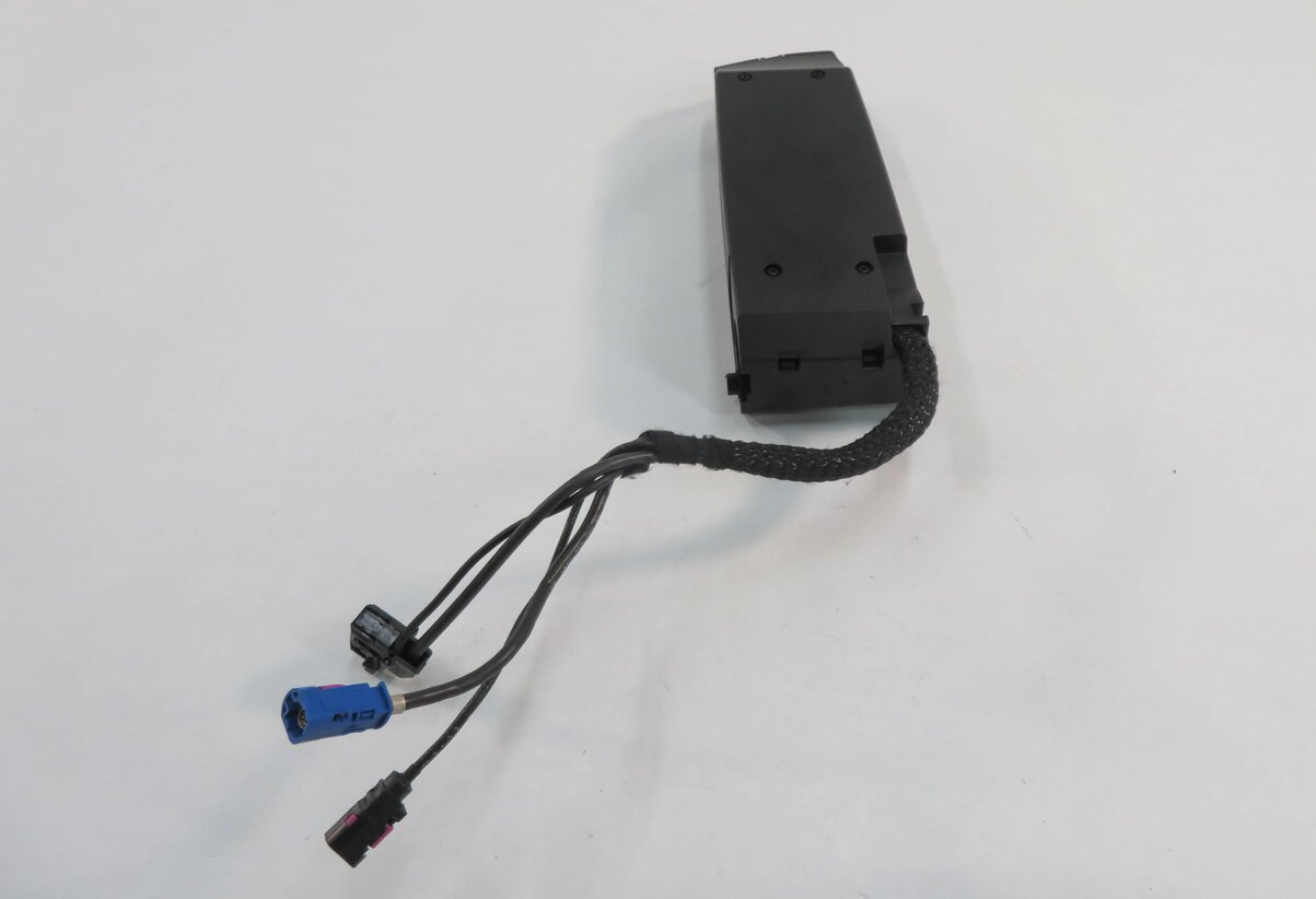 Thumbnail 4: 2010 BMW 750i (F01) FRONT CENTER CONSOLE CELL PHONE SNAP IN CRADLE