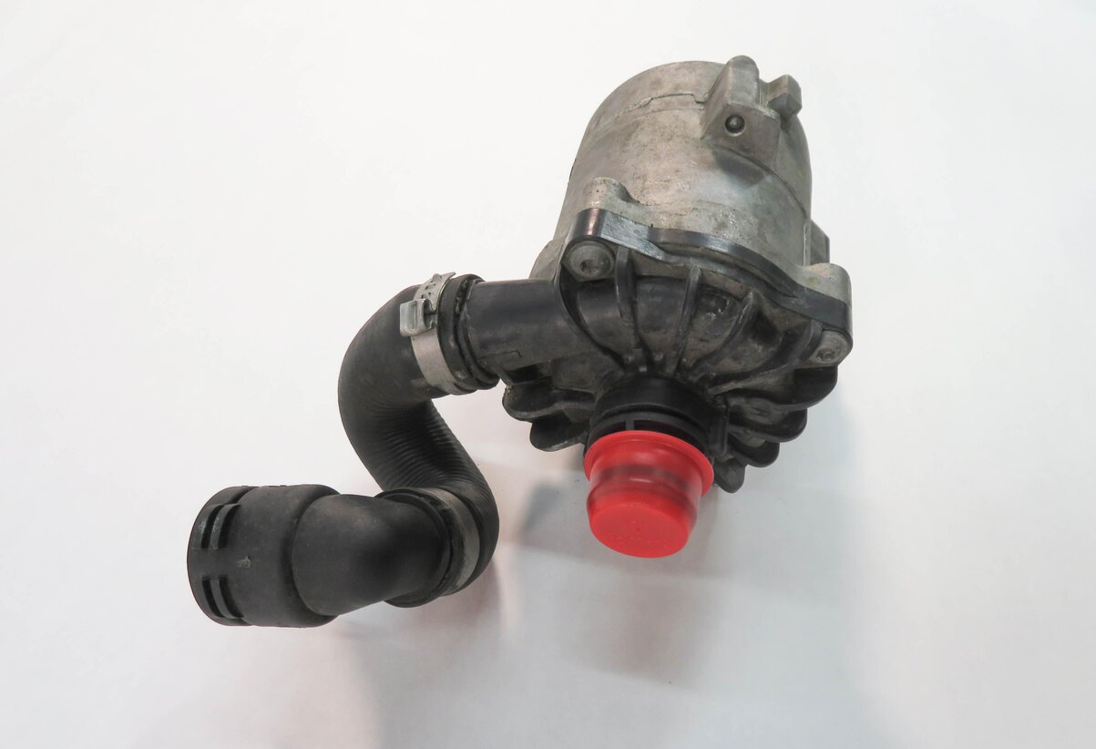 Thumbnail 2: 2010 BMW 750i (F01) 4.4L N63 TWIN TURBO ENGINE - COOLANT ELECTRIC WATER PUMP
