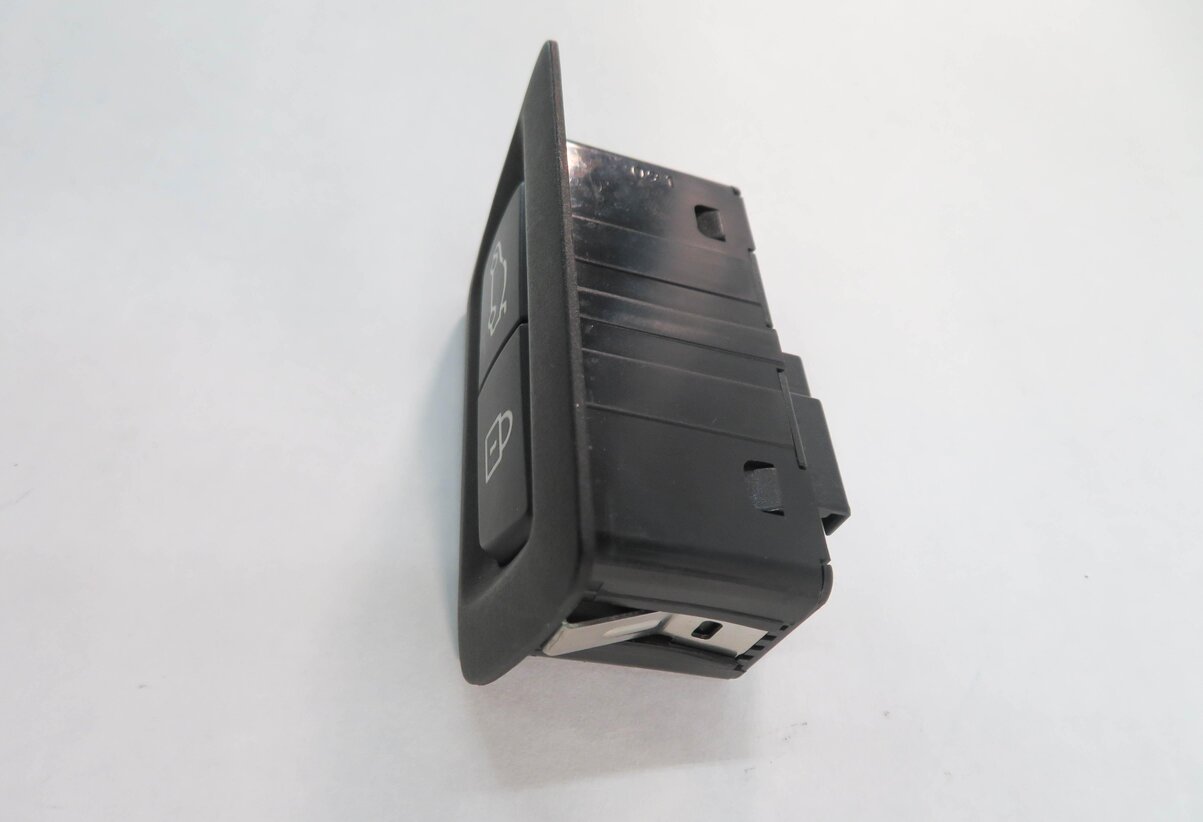 Thumbnail 3: 2010 BMW 750i (F01) REAR TRUNK AUTOMATIC CLOSE LOCK SWITCH BUTTON