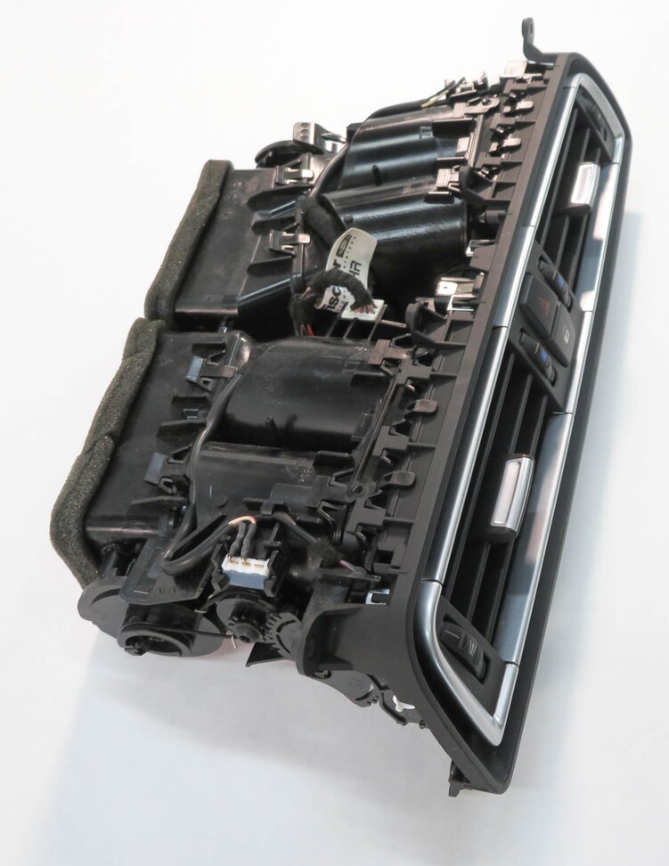 Thumbnail 3: 2010 BMW 750i (F01) CENTER DASH HEATER A/C AIR VENT w/ HAZARD & CENTRAL LOCK
