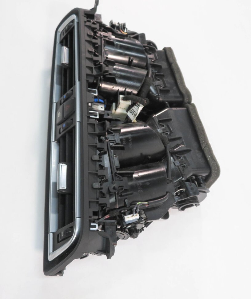 Thumbnail 4: 2010 BMW 750i (F01) CENTER DASH HEATER A/C AIR VENT w/ HAZARD & CENTRAL LOCK