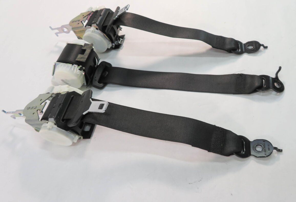 Thumbnail 3: 2010 BMW 750i (F01) REAR SEAT SEATBELT RETRACTOR SET-3 (BLACK)