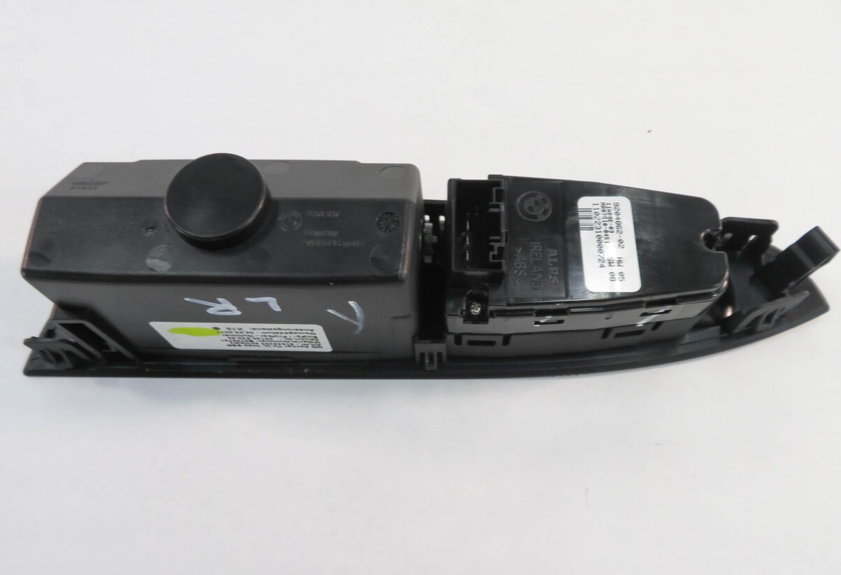 Thumbnail 5: 2010 BMW 750i (F01) LEFT REAR DOOR POWER WINDOW SWITCH BUTTON (BLACK)