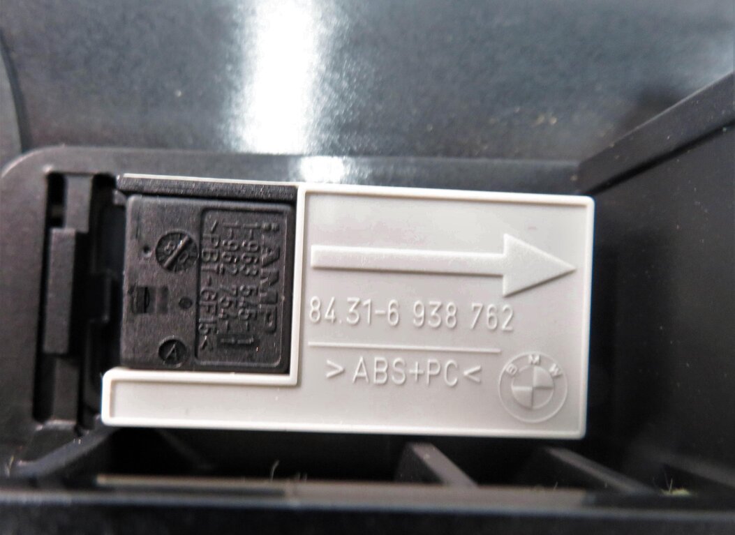 Thumbnail 8: 2009 BMW X5 (E70) FRONT MAP READING COURTESY DOME LIGHT LAMP (GRAY)