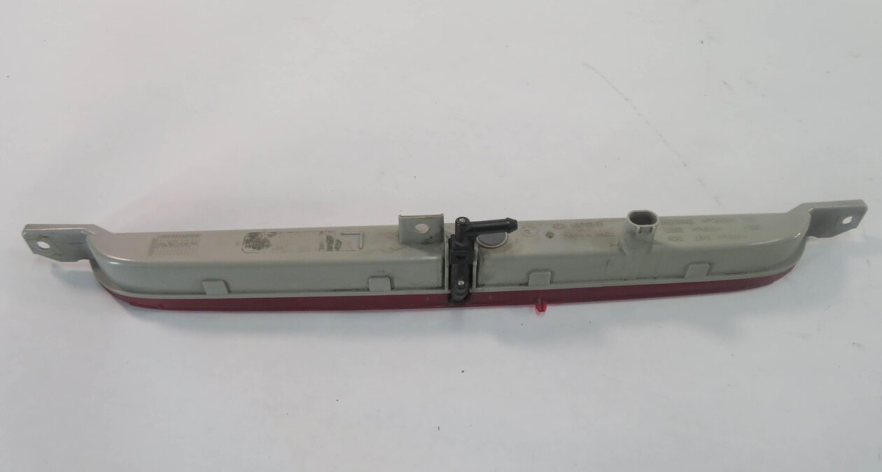Thumbnail 6: 2009 BMW X5 (E70) REAR 3rd THIRD BRAKE LIGHT LAMP