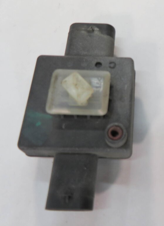 Thumbnail 2: 2009 BMW X5 (E70) 3.0L M57Y DIESEL ENGINE UREA INJECTION CONTROL MODULE