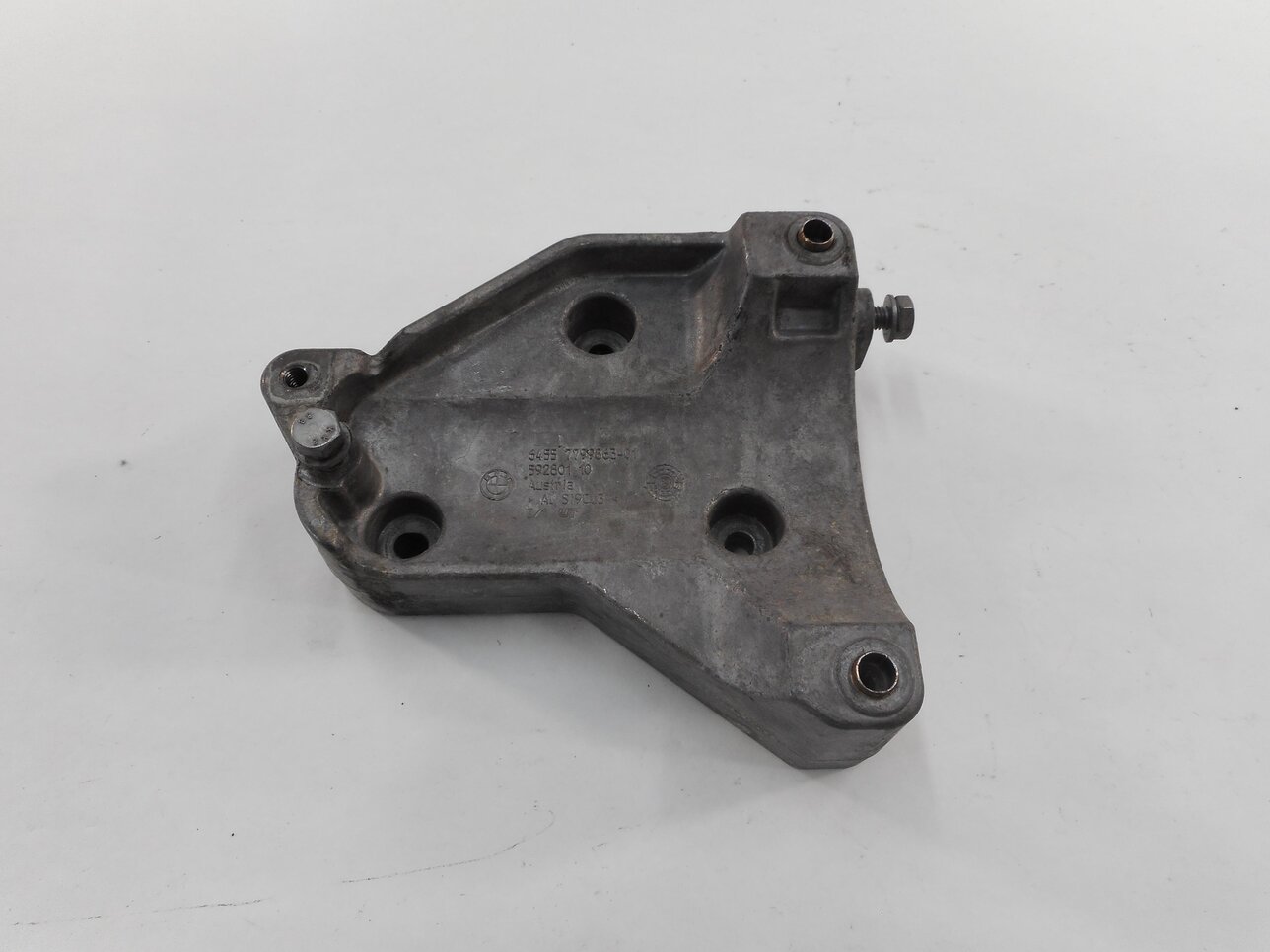 Thumbnail 2: 2009 BMW X5 (E70) 3.0L M57Y DIESEL ENGINE - A/C COMPRESSOR PUMP MOUNT BRACKET