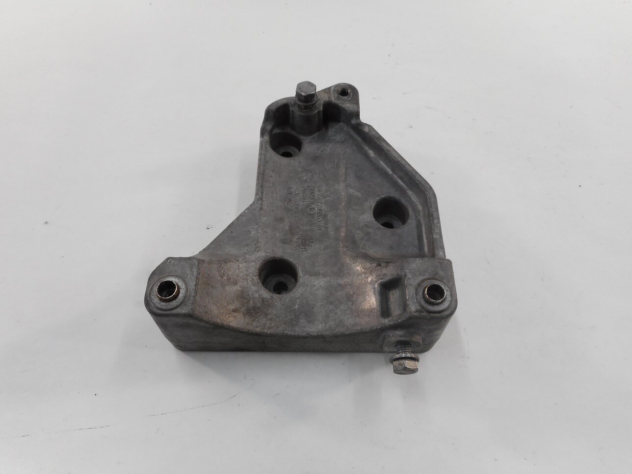 Thumbnail 3: 2009 BMW X5 (E70) 3.0L M57Y DIESEL ENGINE - A/C COMPRESSOR PUMP MOUNT BRACKET