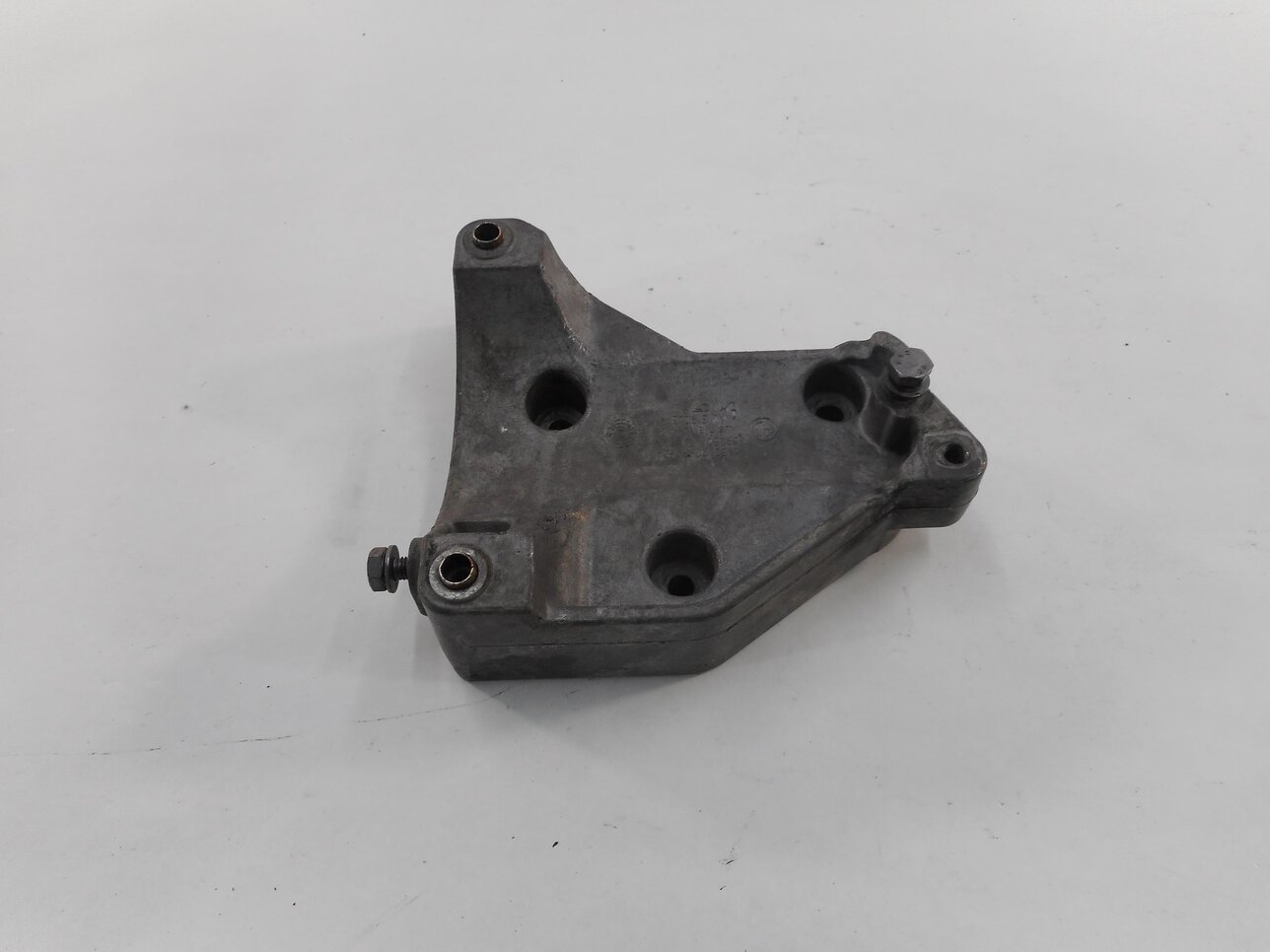 Thumbnail 4: 2009 BMW X5 (E70) 3.0L M57Y DIESEL ENGINE - A/C COMPRESSOR PUMP MOUNT BRACKET