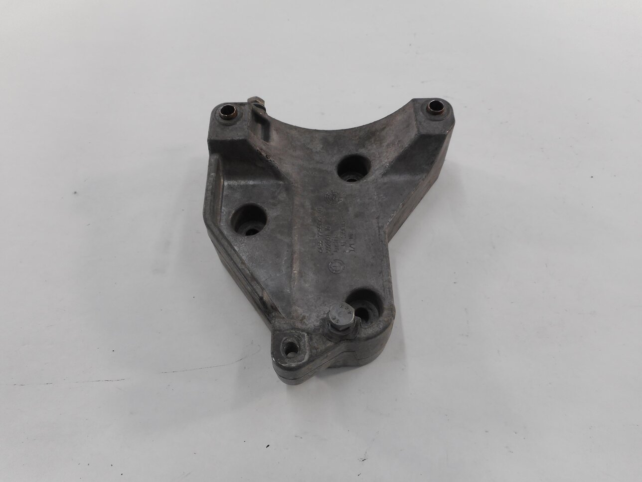Thumbnail 5: 2009 BMW X5 (E70) 3.0L M57Y DIESEL ENGINE - A/C COMPRESSOR PUMP MOUNT BRACKET