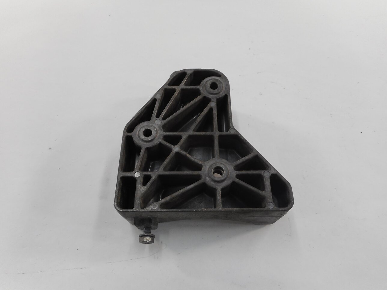 Thumbnail 6: 2009 BMW X5 (E70) 3.0L M57Y DIESEL ENGINE - A/C COMPRESSOR PUMP MOUNT BRACKET