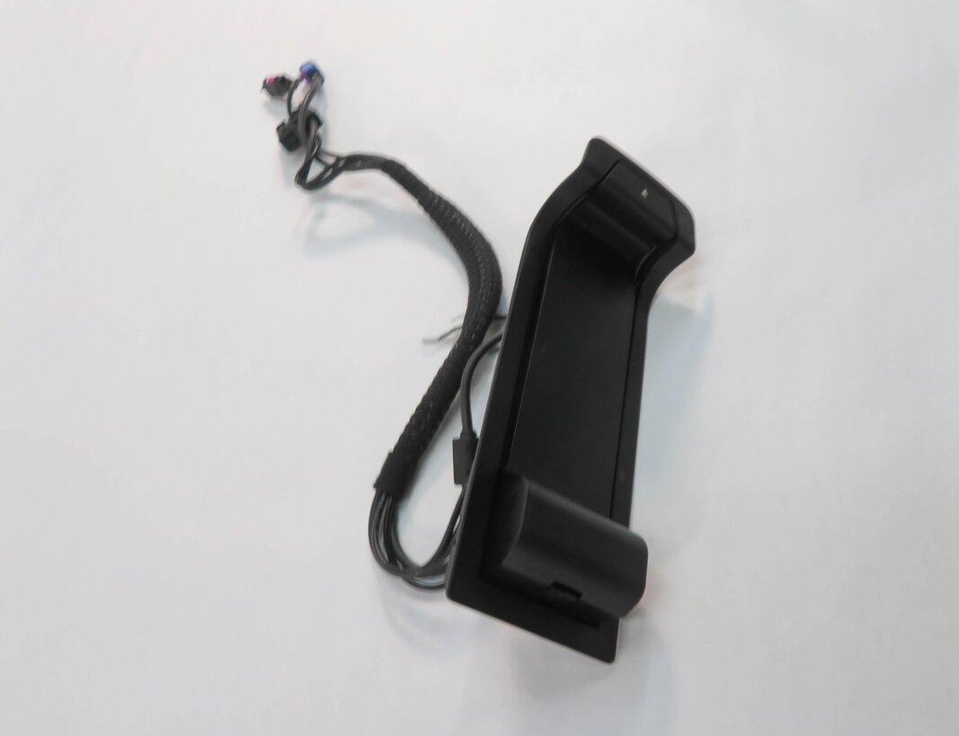 Thumbnail 2: 2013 BMW ACTIVEHYBRID-3 (F30) FRONT CENTER CONSOLE CELL PHONE SNAP IN CRADLE