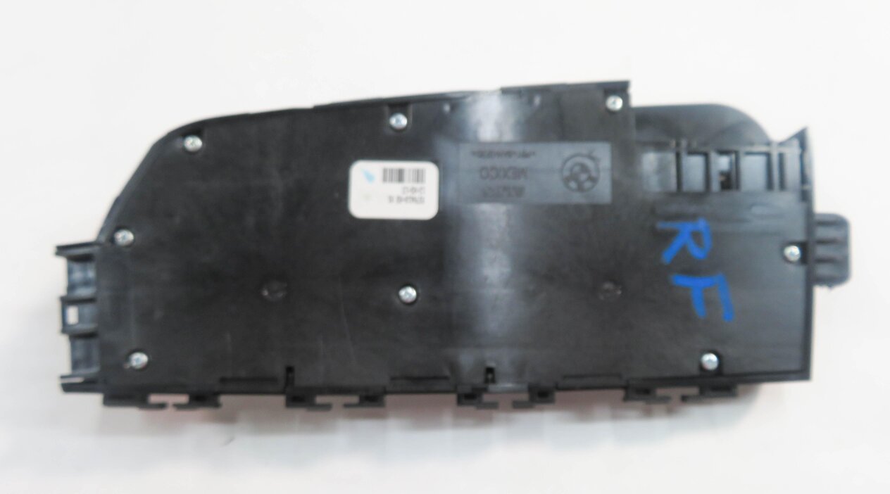 Thumbnail 5: 2013 BMW ACTIVEHYBRID-3 (F30) RIGHT FRONT PASSENGER POWER SEAT SWITCH BUTTON