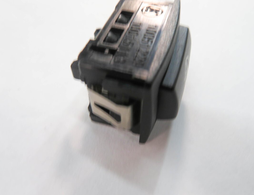 Thumbnail 2: 2013 BMW ACTIVEHYBRID-3 (F30) HEATED STEERING SWITCH BUTTON