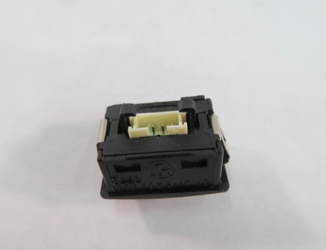 Thumbnail 5: 2013 BMW ACTIVEHYBRID-3 (F30) HEATED STEERING SWITCH BUTTON