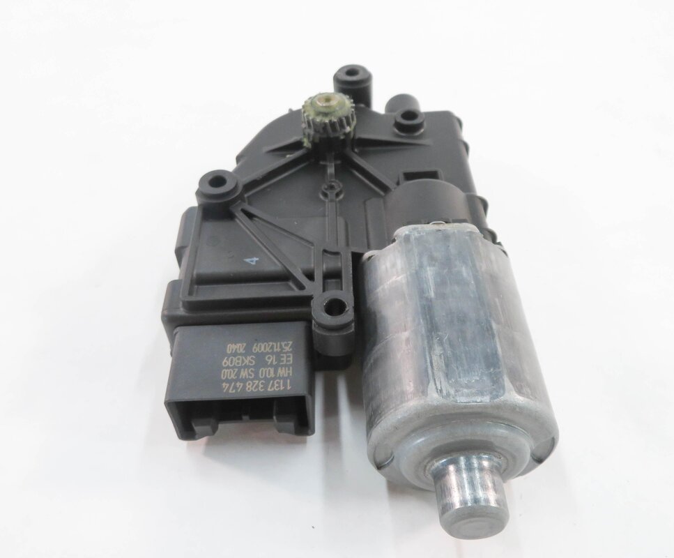 Thumbnail 5: 2007-2014 AUDI Q7 (4L) POWER SUN ROOF MOTOR / WINDOW SHADE MOTOR
