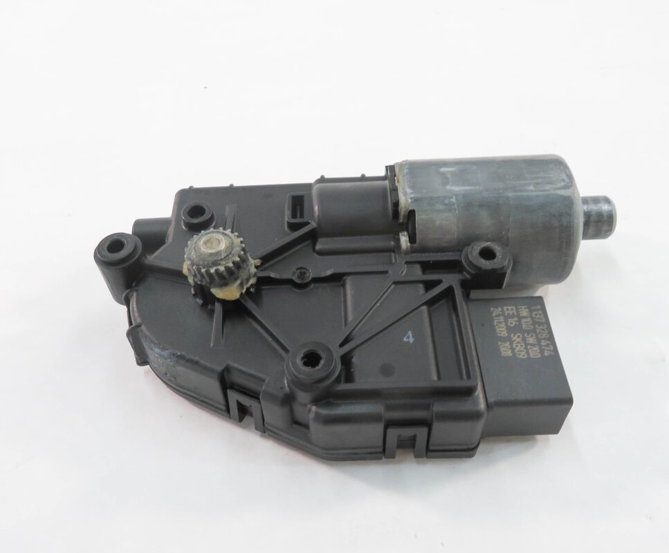 Thumbnail 4: 2007-2014 AUDI Q7 (4L) POWER SUN ROOF MOTOR / WINDOW SHADE MOTOR