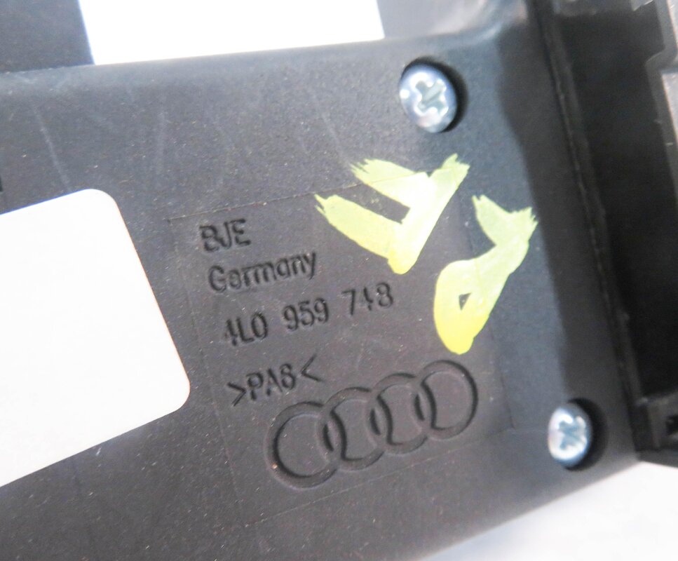 Thumbnail 6: 2010 AUDI Q7 (4L) RIGHT FRONT PASSENGER POWER SEAT ADJUSTMENT SWITCH (BEIGE)