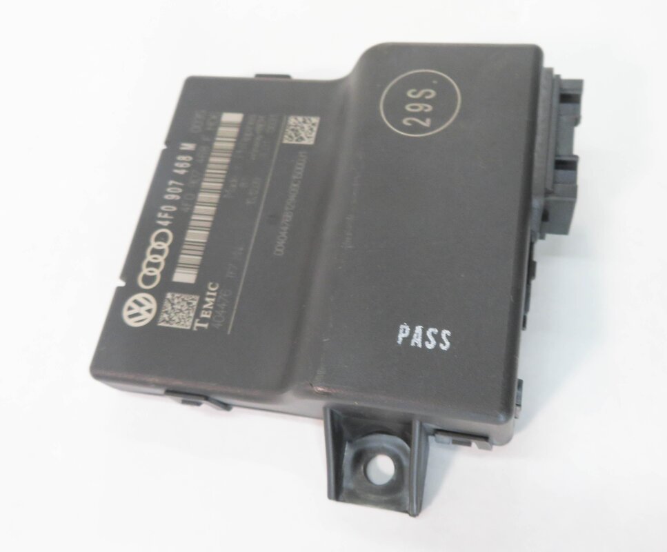Thumbnail 2: 2010 AUDI Q7 (4L) GATEWAY CONTROL MODULE