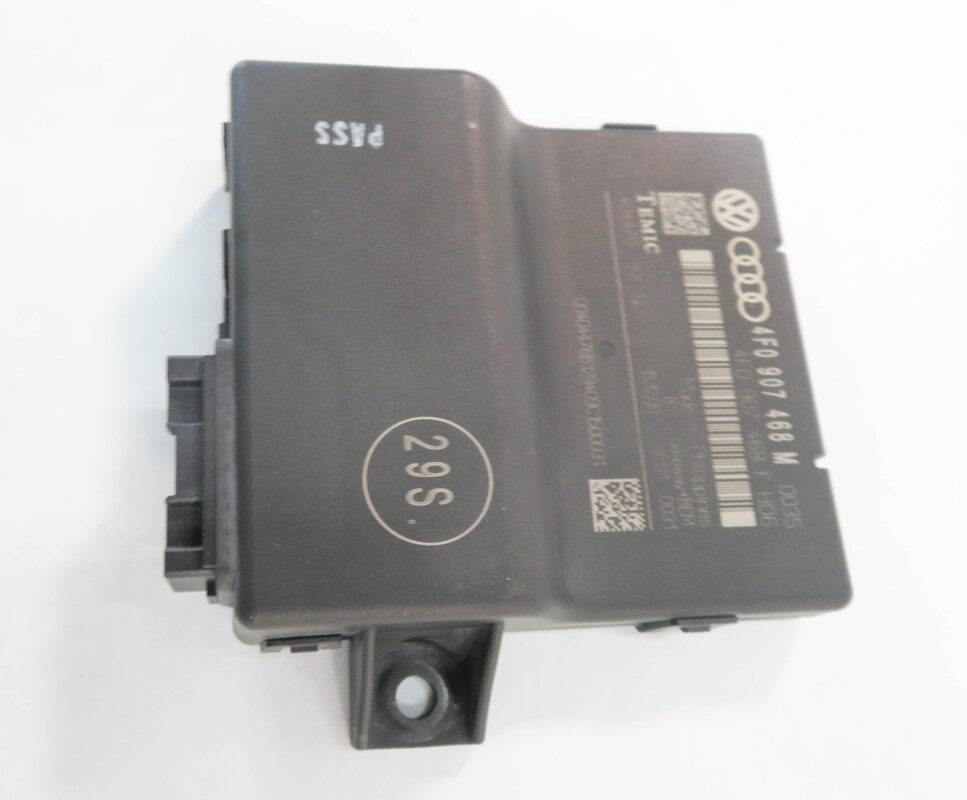 Thumbnail 3: 2010 AUDI Q7 (4L) GATEWAY CONTROL MODULE