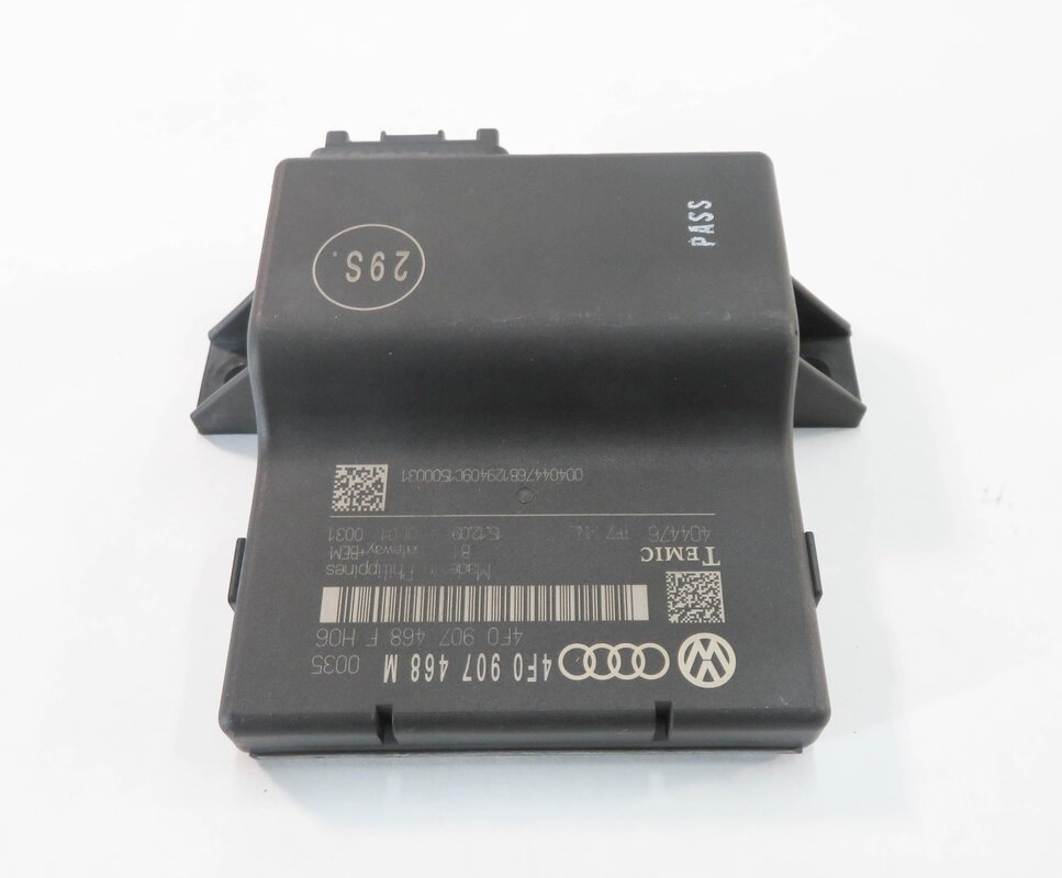 Thumbnail 4: 2010 AUDI Q7 (4L) GATEWAY CONTROL MODULE