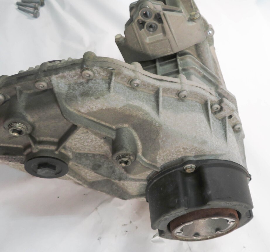 Thumbnail 4: 2007-2010 AUDI Q7 (4L) AWD FRONT TRANSFER CASE ASEEMBLY