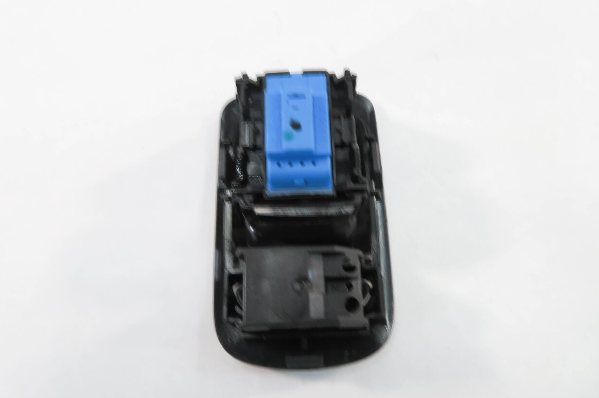Thumbnail 5: 2009 PORSCHE CAYENNE GTS (957) LEFT REAR DOOR POWER WINDOW / LOCK SWITCH (BLACK)