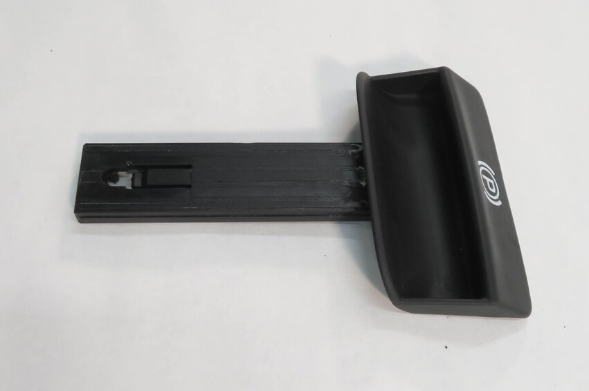 Thumbnail 3: 2009 PORSCHE CAYENNE GTS (957) EMERGENCY PARKING BRAKE RELEASE HANDLE
