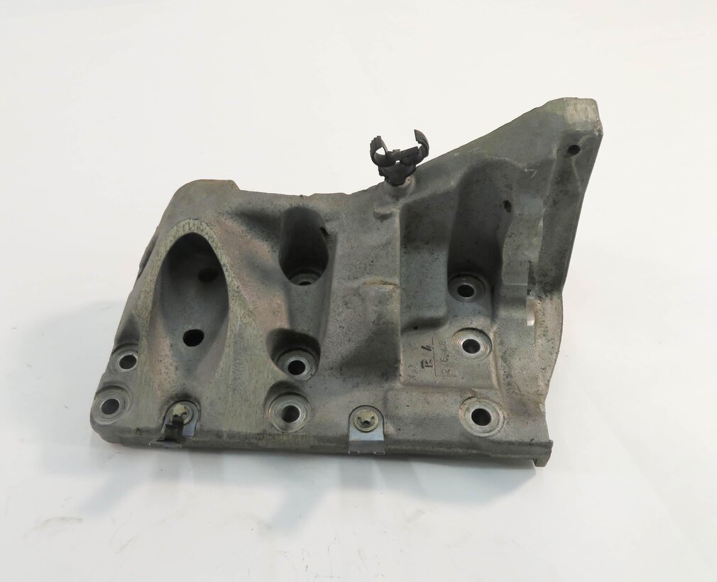 Thumbnail 2: 2009 PORSCHE CAYENNE GTS (957) 4.8L M48 - LEFT DRIVER ENGINE MOUNT BRACKET