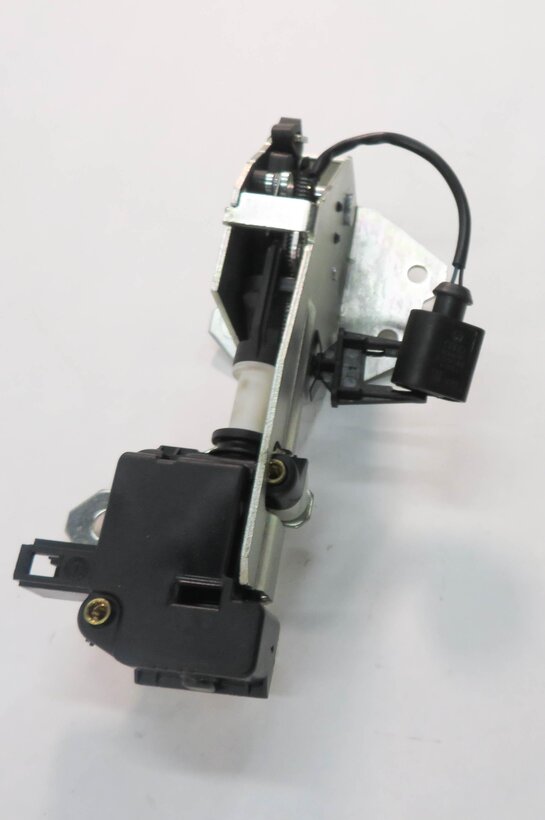 Thumbnail 2: 2009 PORSCHE CAYENNE GTS (957) REAR TRUNK LOCK LATCH ACTUATOR