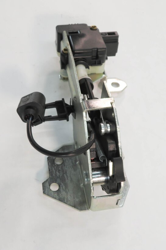 Thumbnail 3: 2009 PORSCHE CAYENNE GTS (957) REAR TRUNK LOCK LATCH ACTUATOR