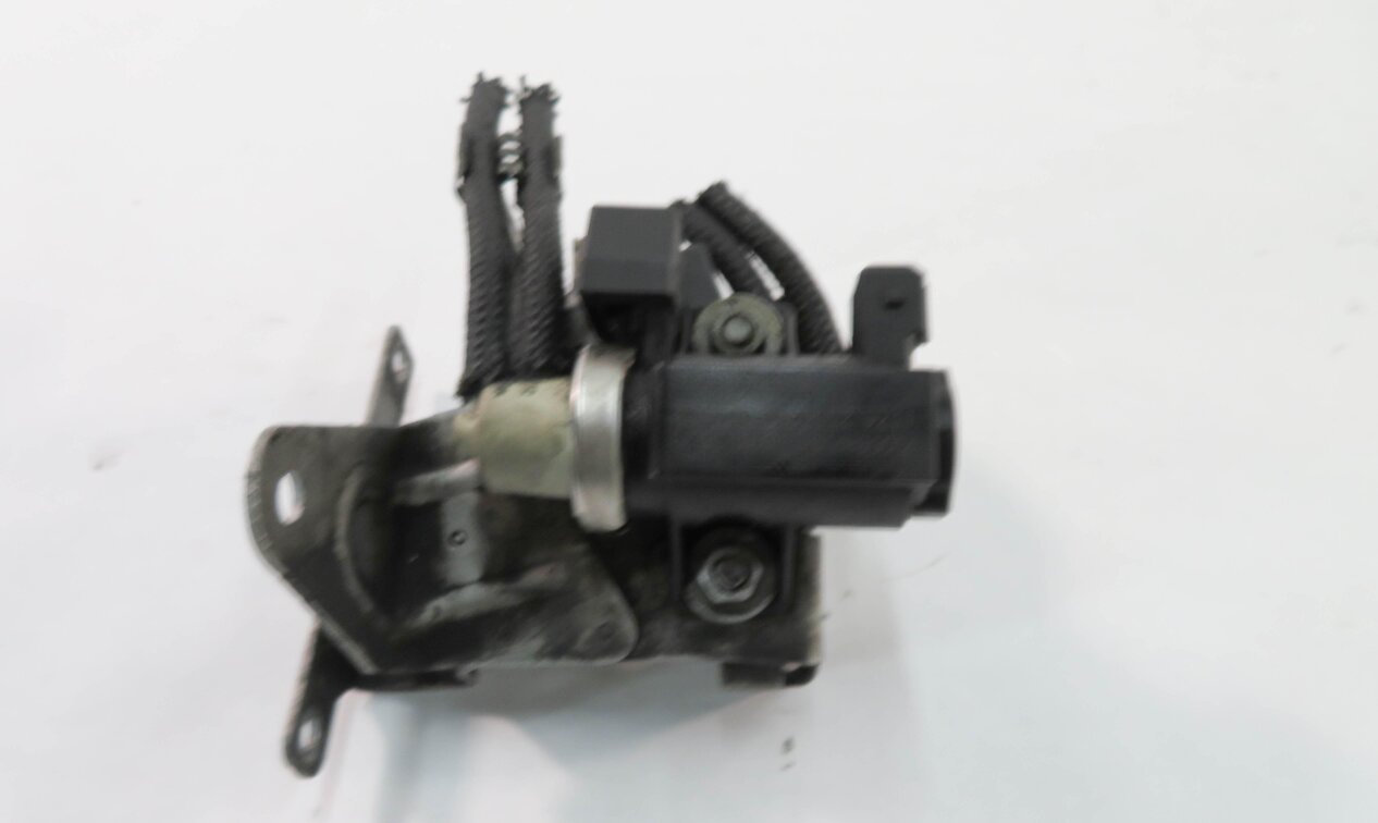 Thumbnail 5: 2011 BMW 740i (F01) 4.4L N63 TWIN TURBO ENGINE - TURBO PRESSURE CONVERTER SET-2