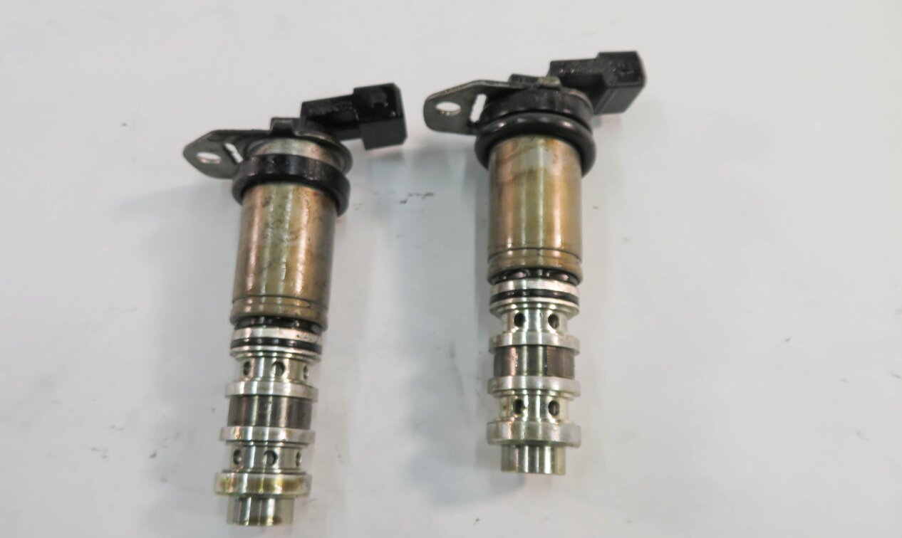 Thumbnail 2: 2011 BMW 740i (F01) 4.4L N63 TWIN TURBO ENGINE - VVT VANOS TIMING SOLENOID SET-2