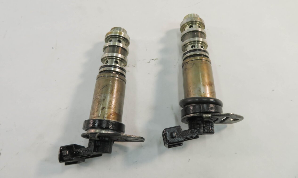 Thumbnail 5: 2011 BMW 740i (F01) 4.4L N63 TWIN TURBO ENGINE - VVT VANOS TIMING SOLENOID SET-2