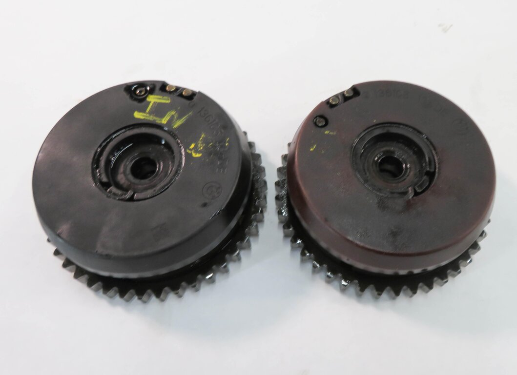 Thumbnail 5: 2011 BMW 740i (F01) 4.4L N63 - LEFT ENGINE INTAKE & EXHAUST TIMING GEAR SET-2
