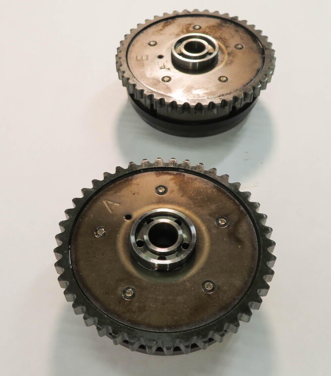Thumbnail 3: 2011 BMW 740i (F01) 4.4L N63 - RIGHT ENGINE INTAKE & EXHAUST TIMING GEAR SET-2
