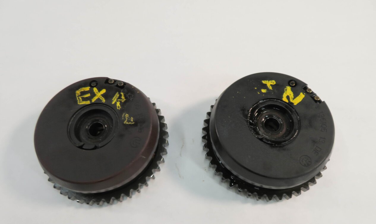 Thumbnail 5: 2011 BMW 740i (F01) 4.4L N63 - RIGHT ENGINE INTAKE & EXHAUST TIMING GEAR SET-2