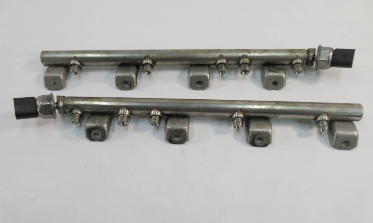 Thumbnail 2: 2009 BMW 750i (F01) 4.4L N63 TWIN TURBO ENGINE - FUEL RAIL SET-2