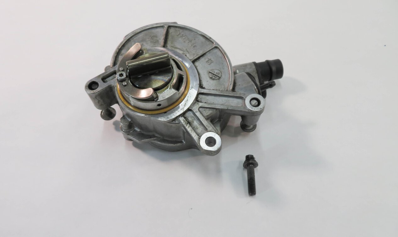 2010-2017 BMW 550i 650i 750i M5 M6 X5 X6 - 4.4L V8 TWIN TURBO BRAKE VACUUM PUMP