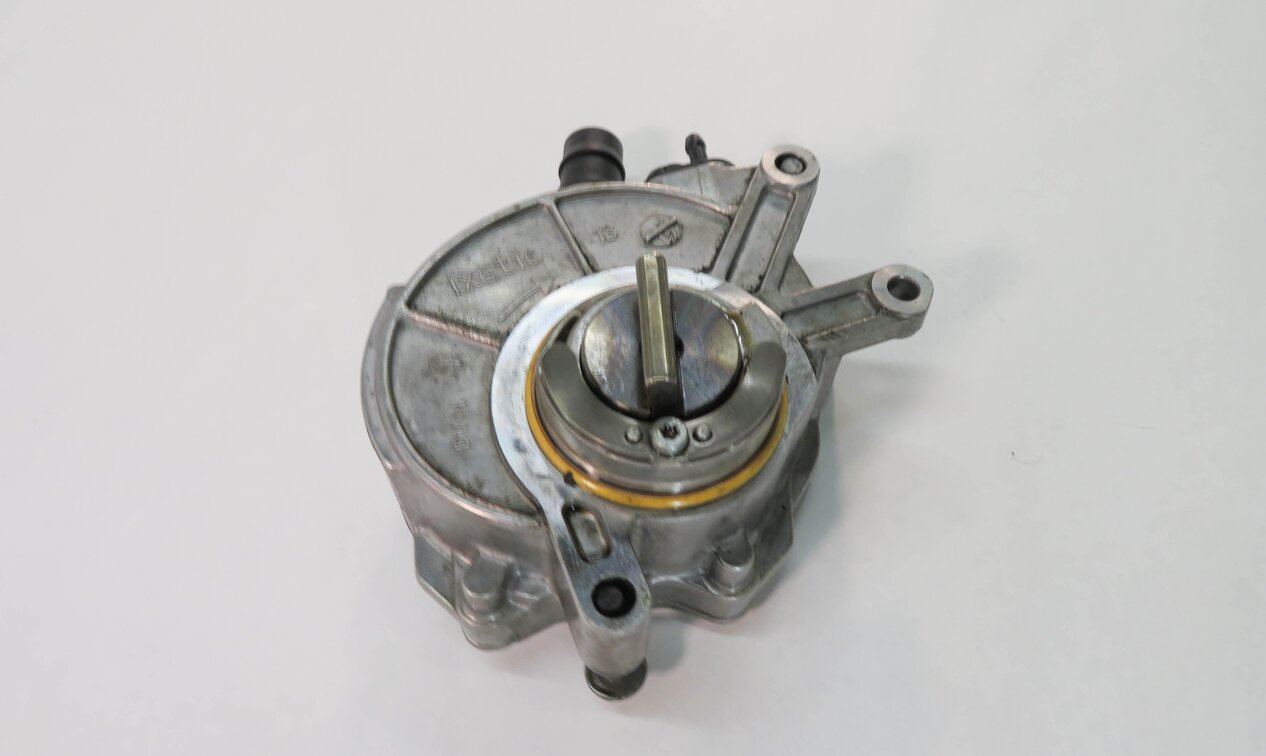 Thumbnail 3: 2010-2017 BMW 550i 650i 750i M5 M6 X5 X6 - 4.4L V8 TWIN TURBO BRAKE VACUUM PUMP