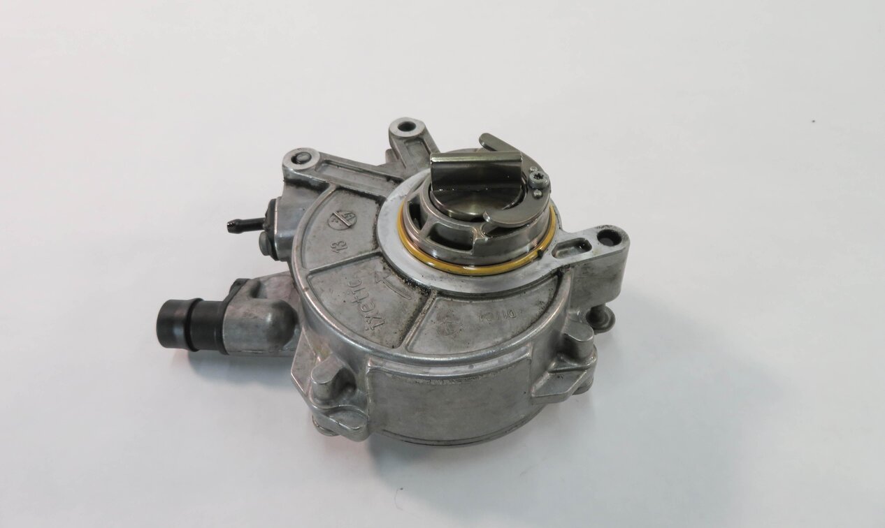 Thumbnail 5: 2010-2017 BMW 550i 650i 750i M5 M6 X5 X6 - 4.4L V8 TWIN TURBO BRAKE VACUUM PUMP