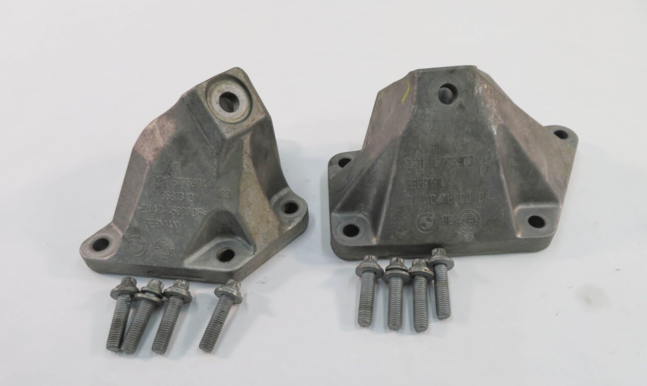 Thumbnail 1: 2009 BMW 750i (F01) 4.4L N63 TWIN TURBO - LEFT & RIGHT ENGINE MOUNT BRACKET SET