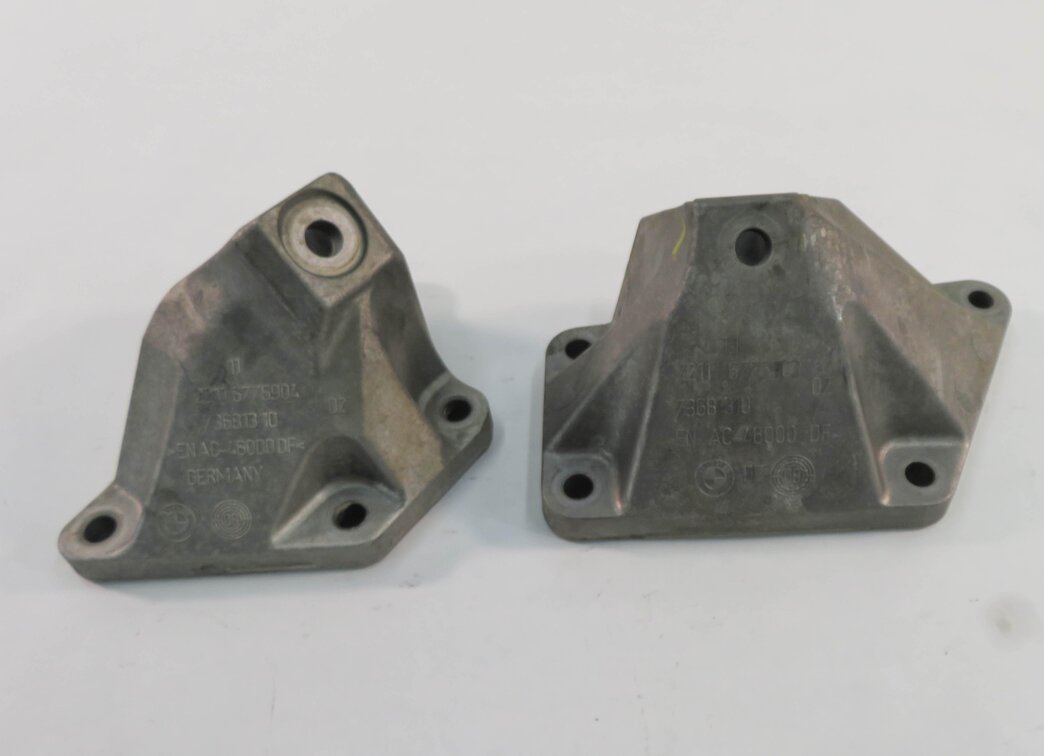 Thumbnail 2: 2009 BMW 750i (F01) 4.4L N63 TWIN TURBO - LEFT & RIGHT ENGINE MOUNT BRACKET SET