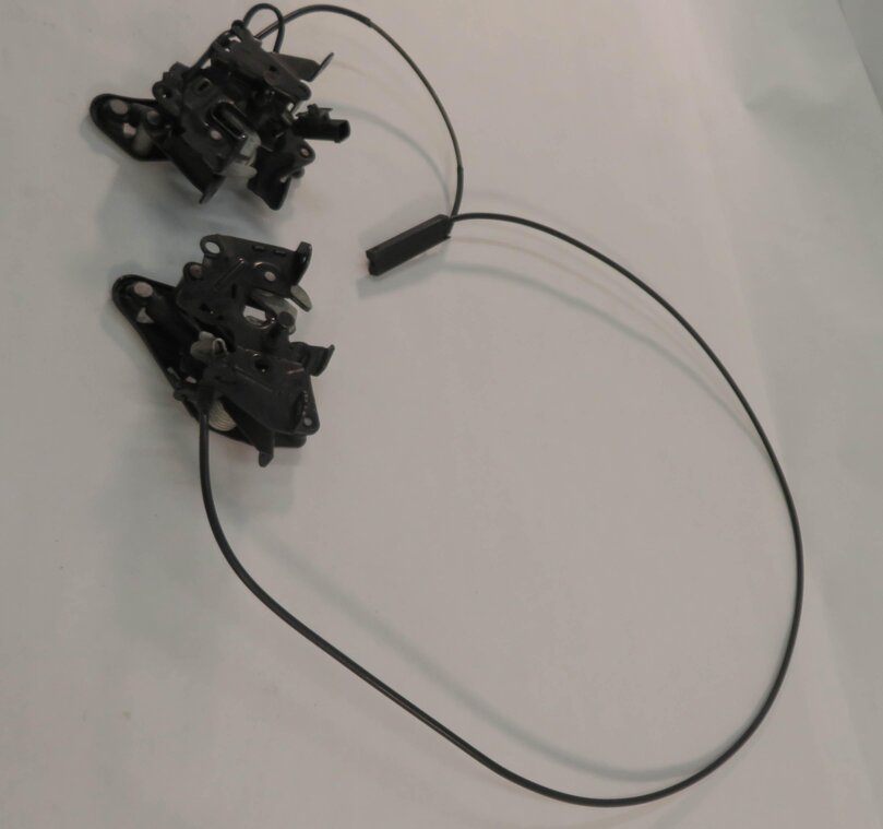 Thumbnail 3: 2009 BMW 750i (F01) FRONT LEFT & RIGHT LOWER HOOD LOCK LATCH SET-2
