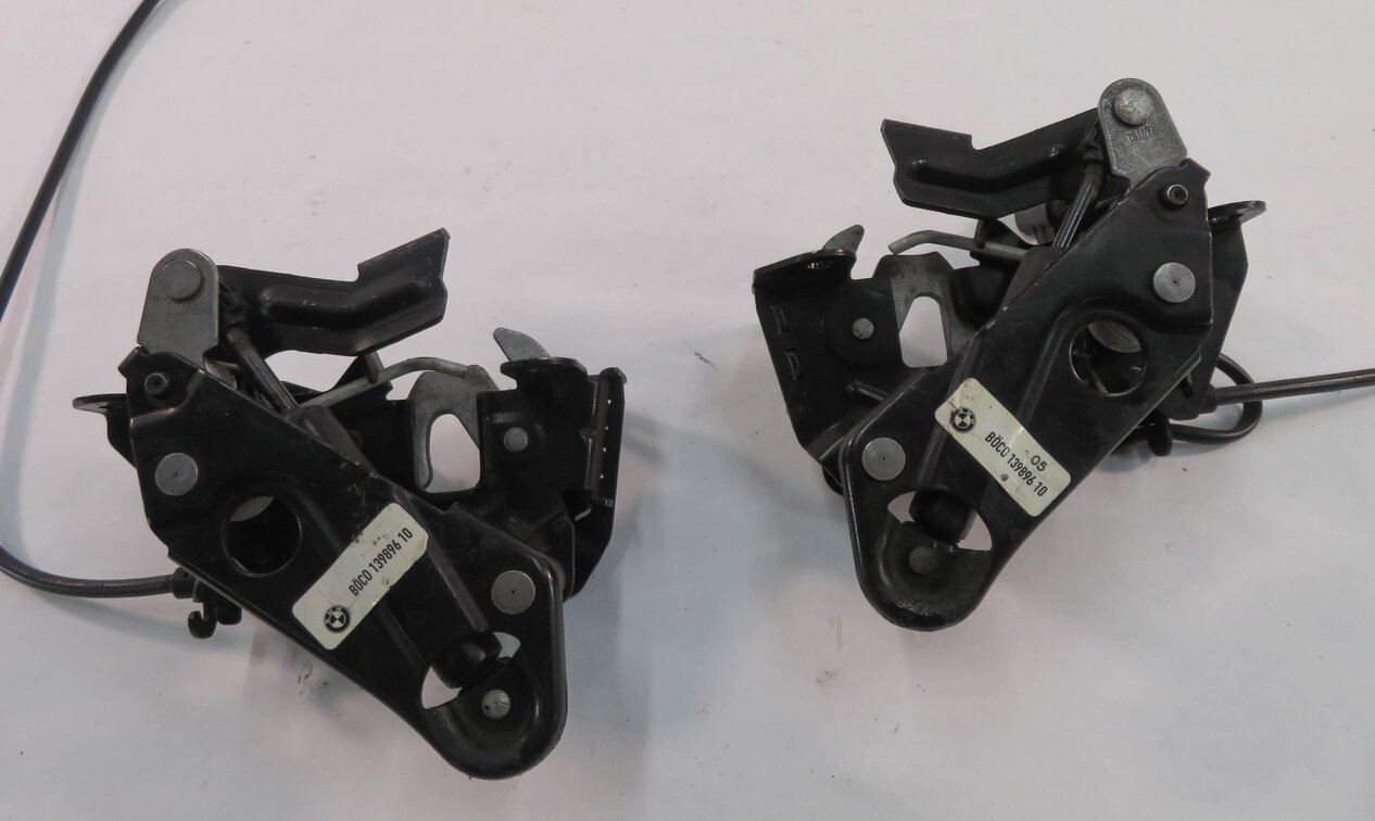 Thumbnail 5: 2009 BMW 750i (F01) FRONT LEFT & RIGHT LOWER HOOD LOCK LATCH SET-2
